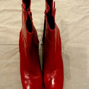 It's nice soft leather comfortable boots